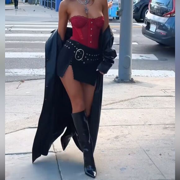 ISO Black skirt - Picture 1 of 2